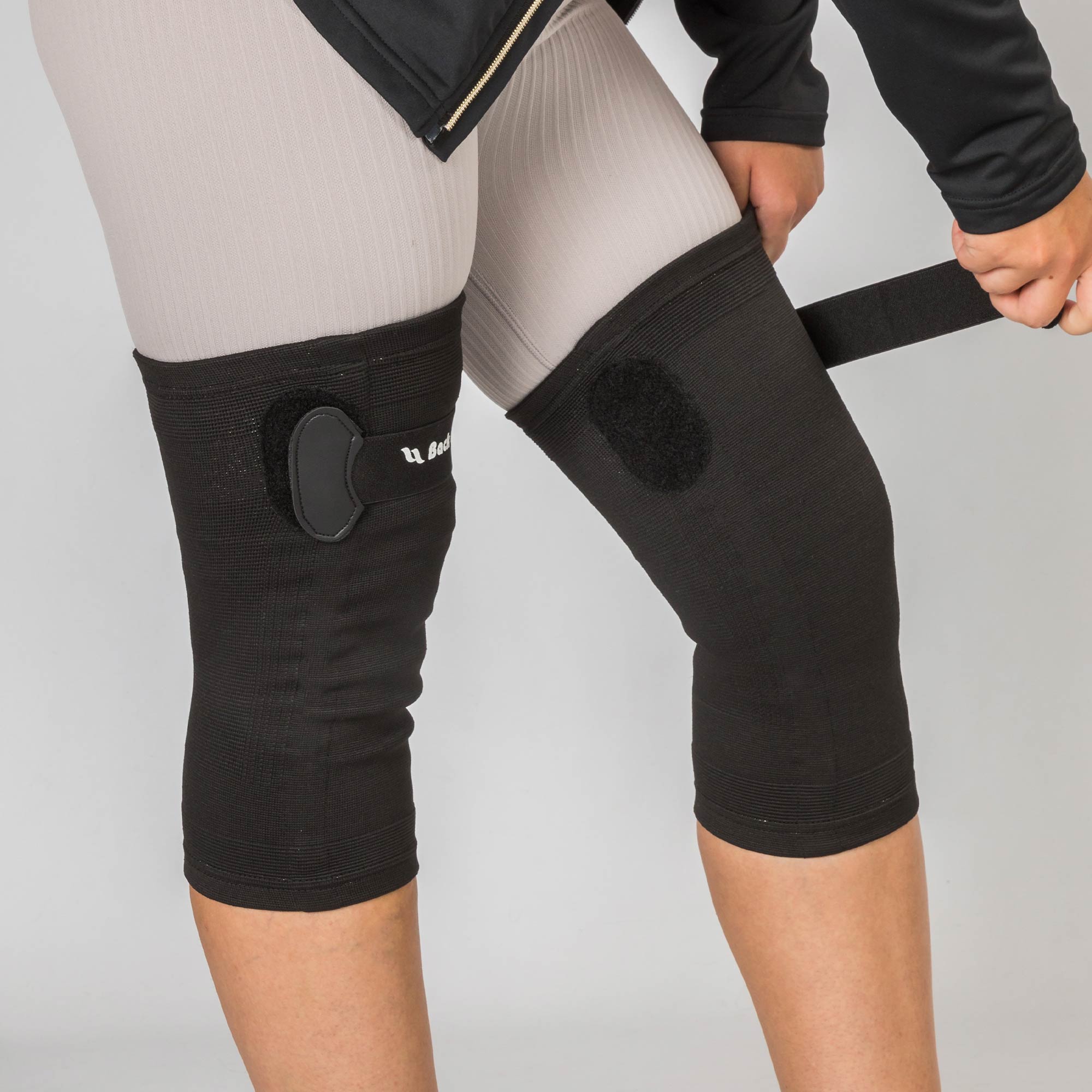 Knee Brace with fastening