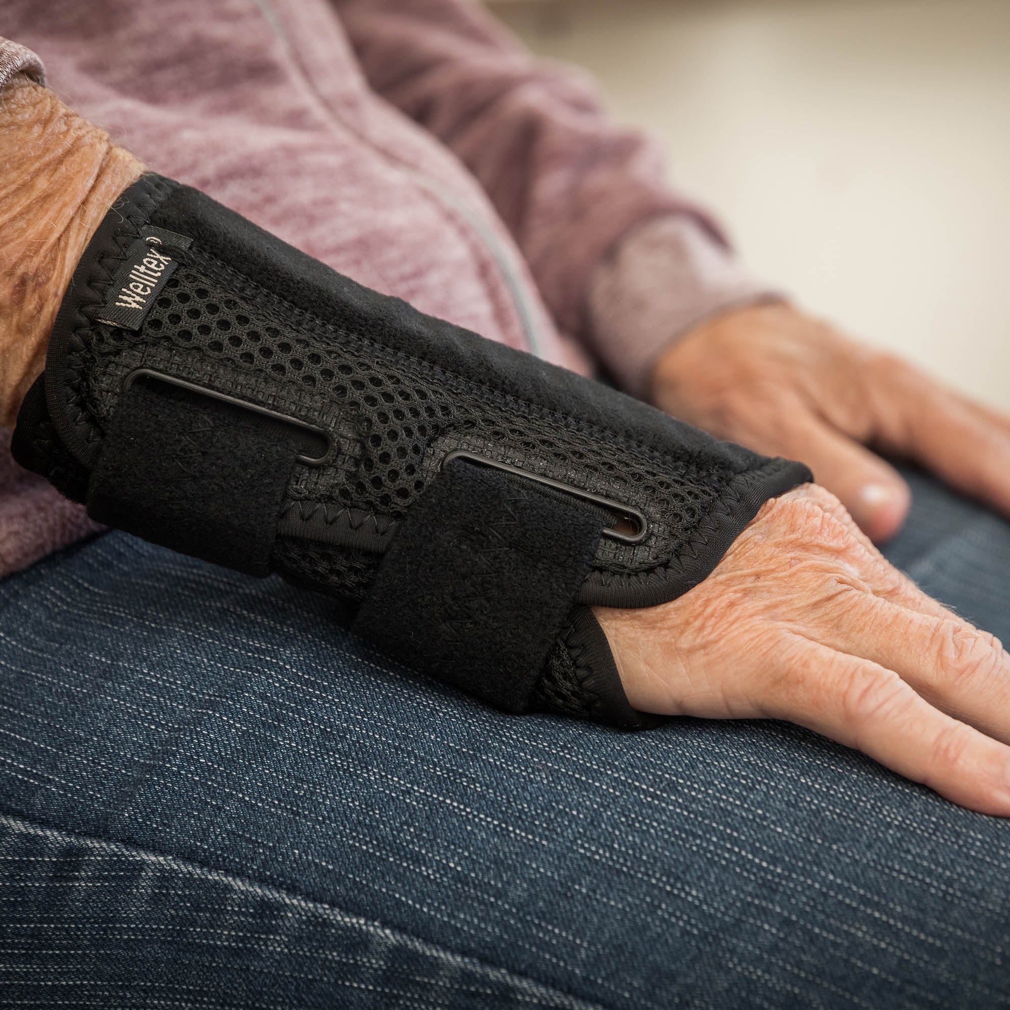 Handledsstöd med skena Carpus 1 - Back on Track Sverige (5300160626843)