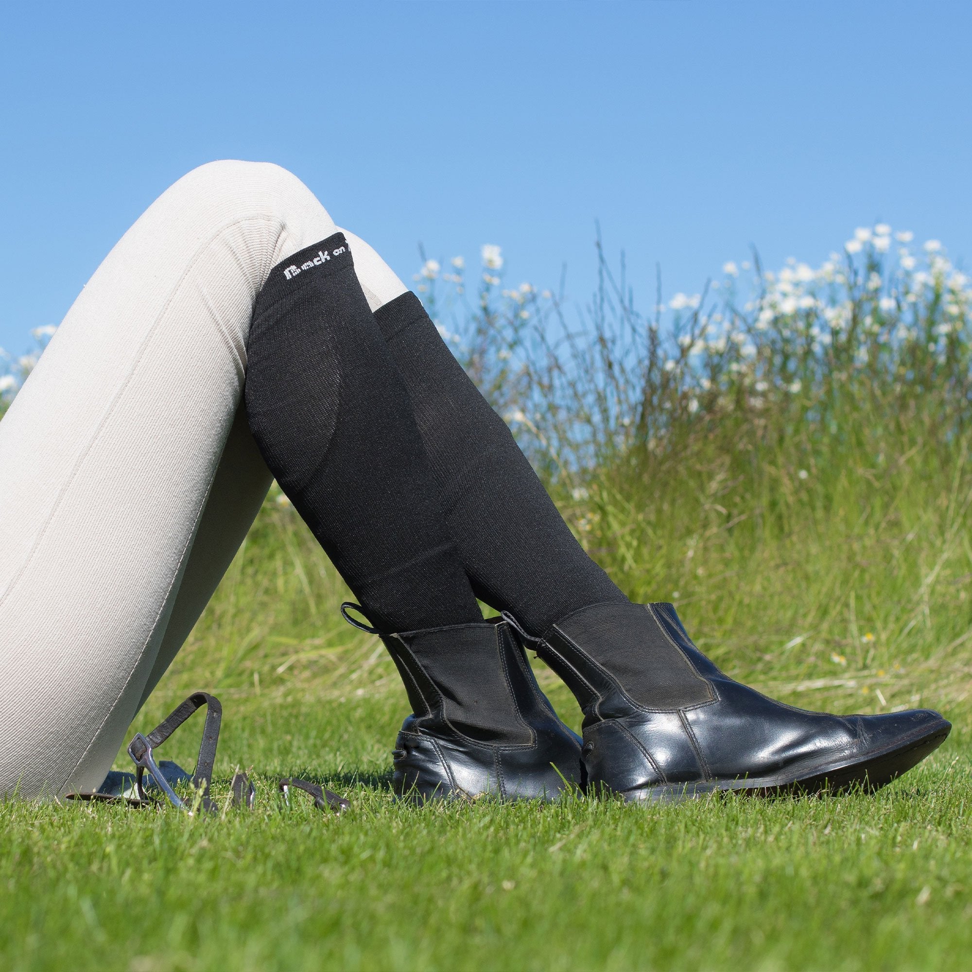 Knästrumpor Nikki extra bred vad - Back on Track Sverige (5300181631131)