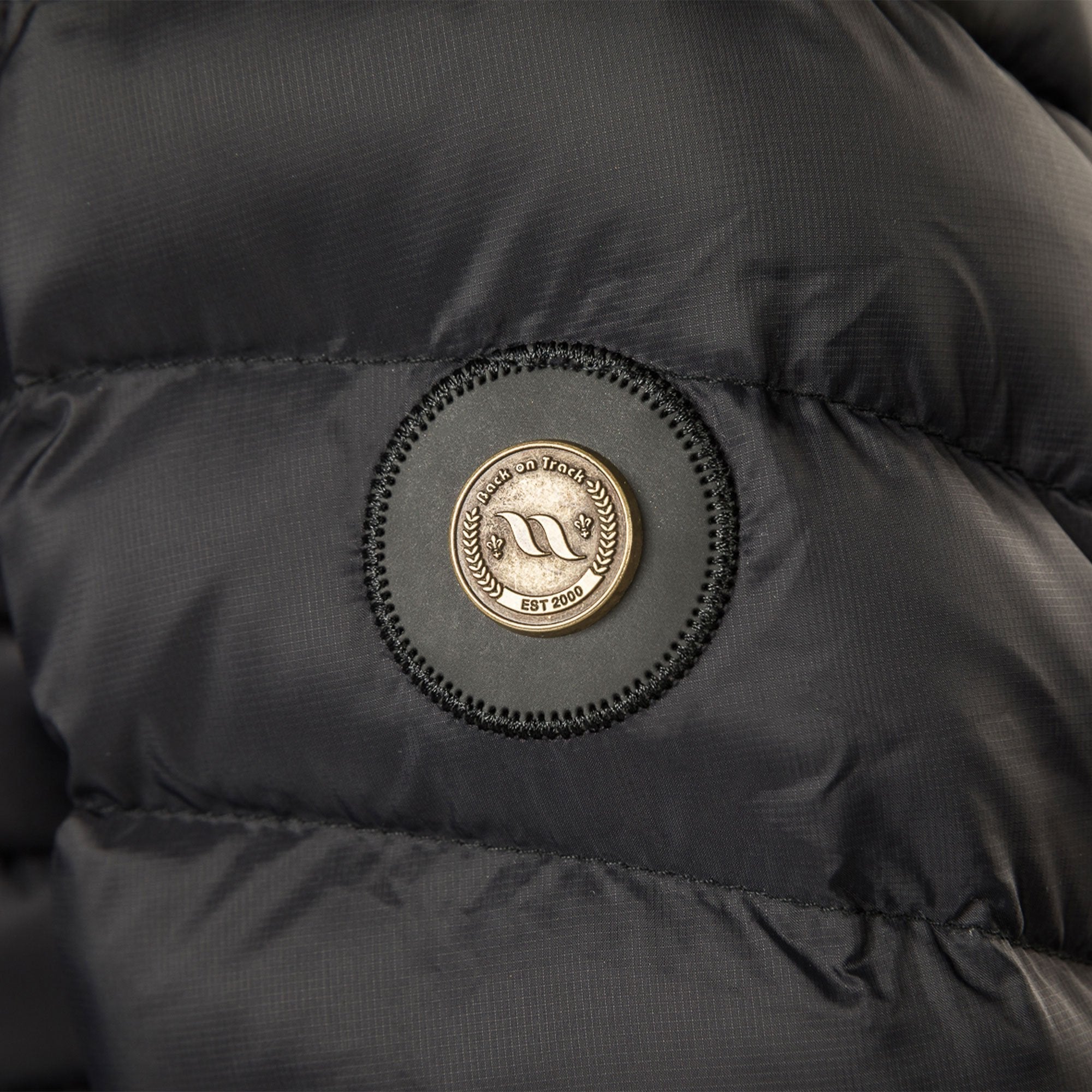 Jacka dam Grace utan BoT logga - Back on Track Sverige (5300168982683)