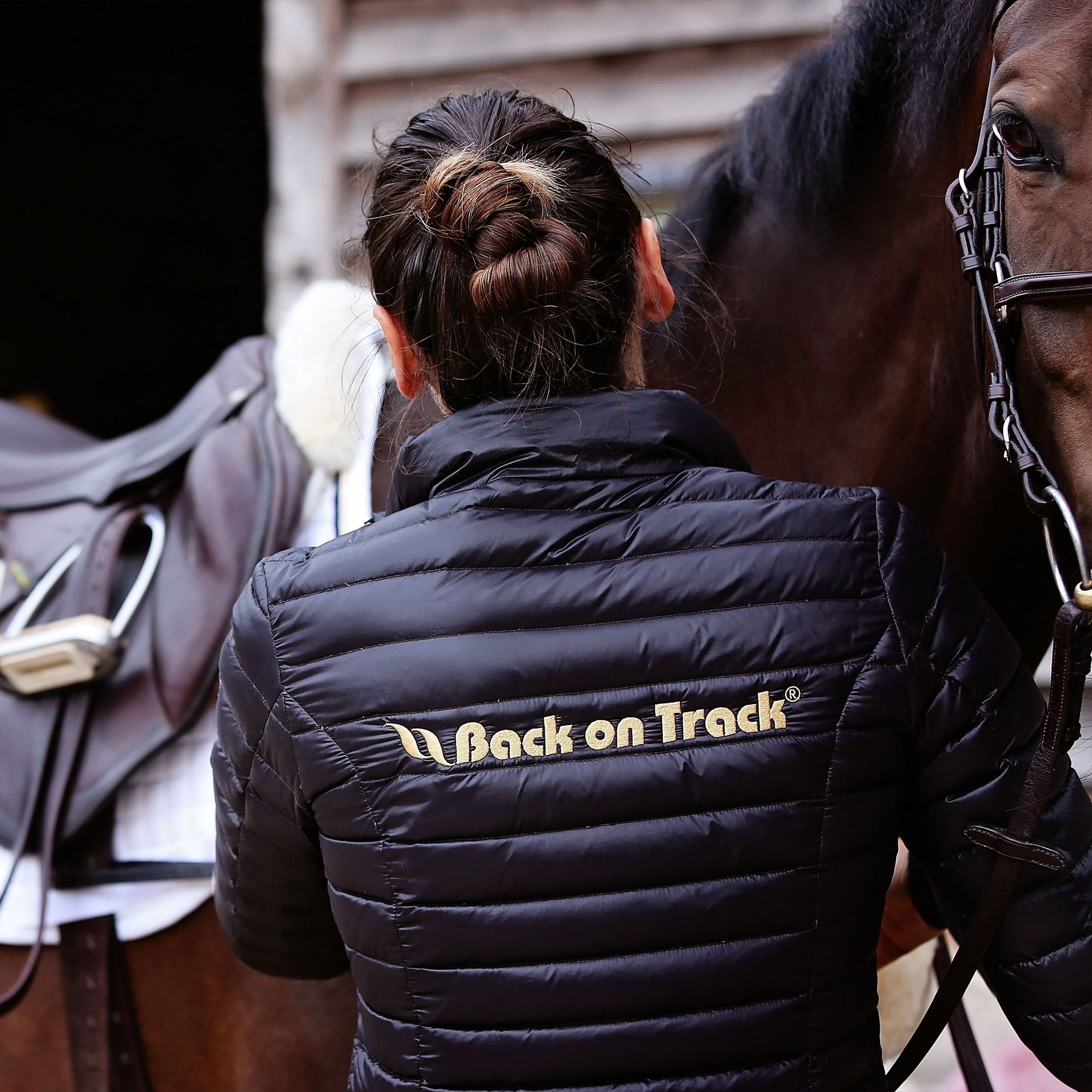 Jacka dam Grace med BoT logga - Back on Track Sverige (5300168032411)