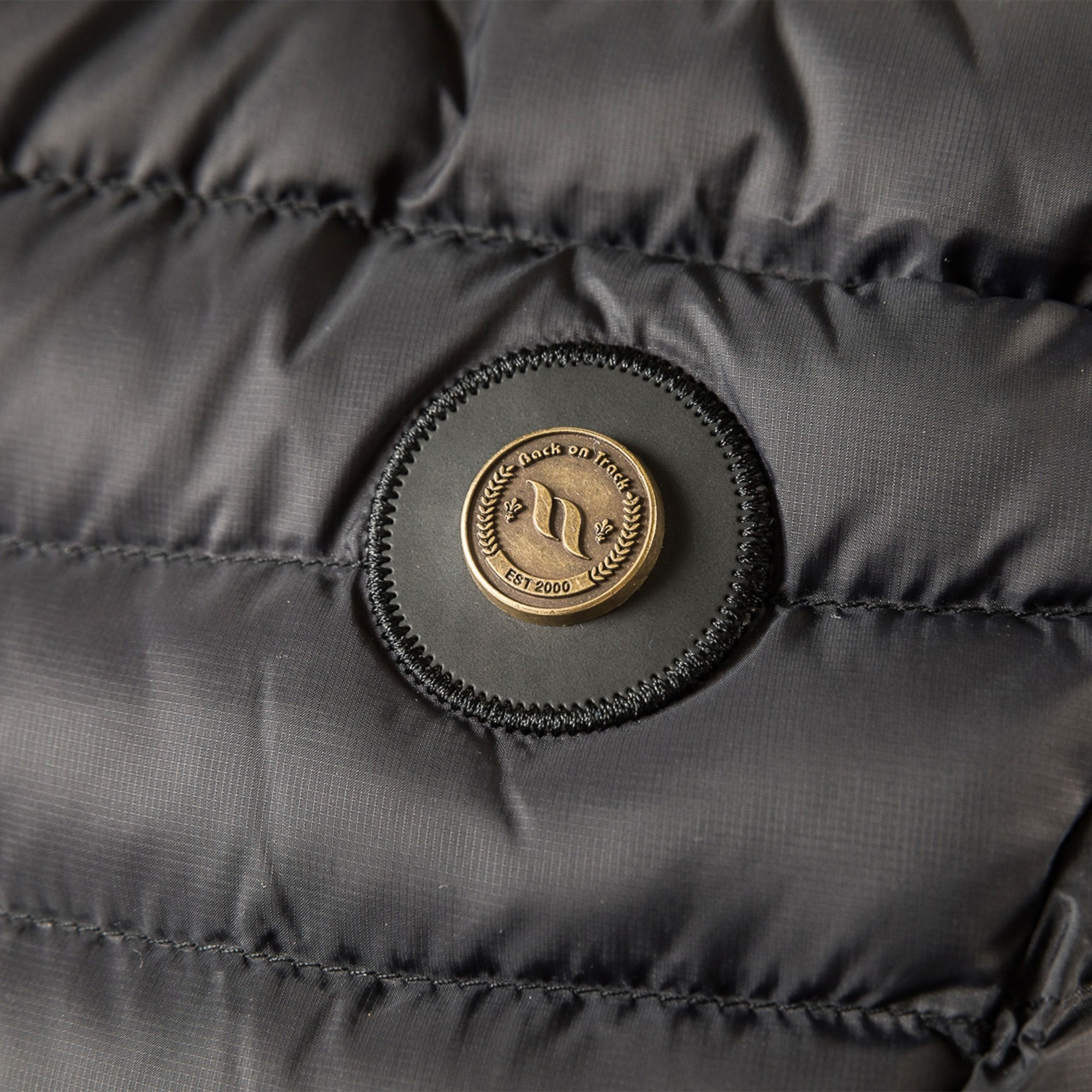 Väst dam Luna med BoT logga - Back on Track Sverige (5300166099099)