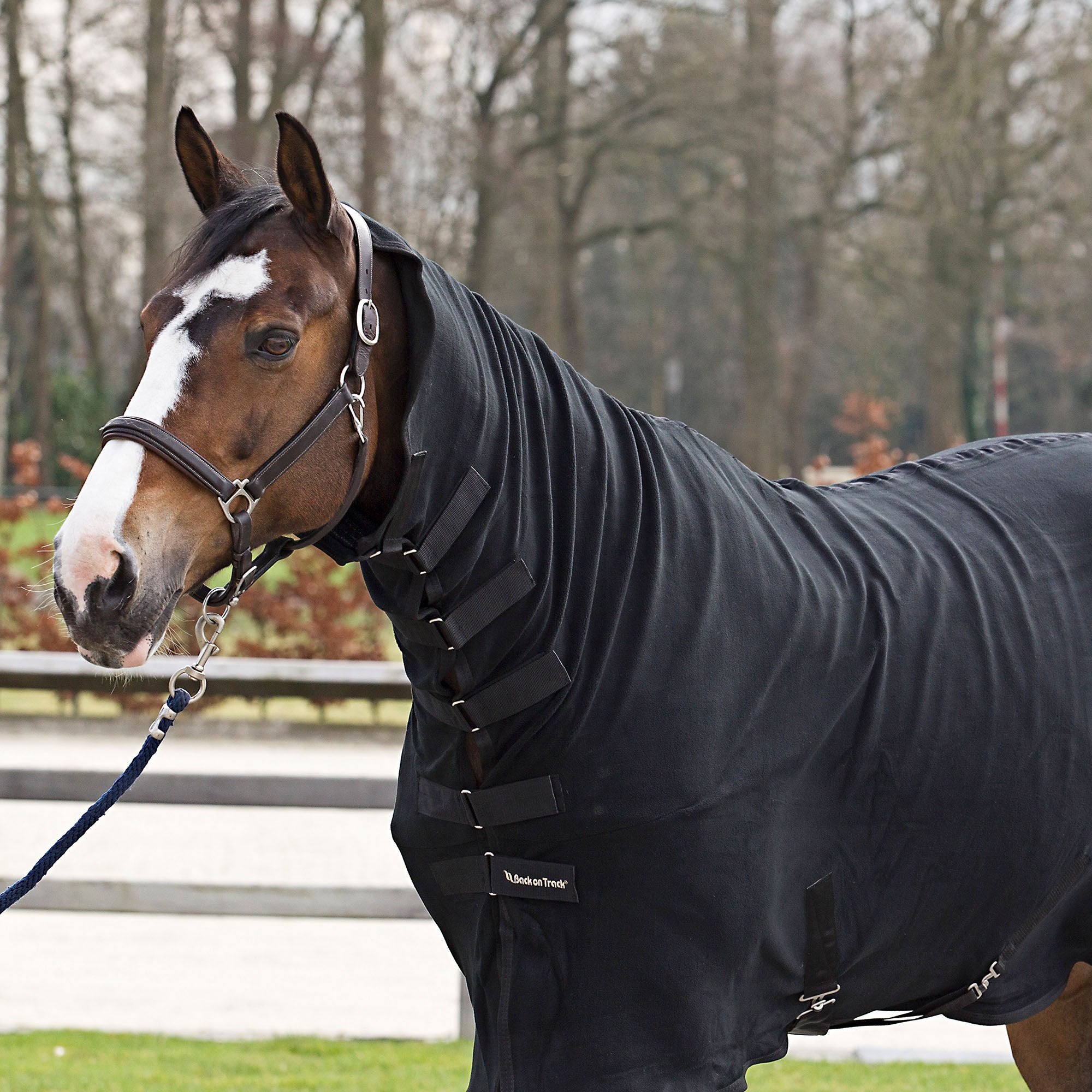 Fleecetäcke Supreme med hals - Back on Track Sverige (5300189298843)