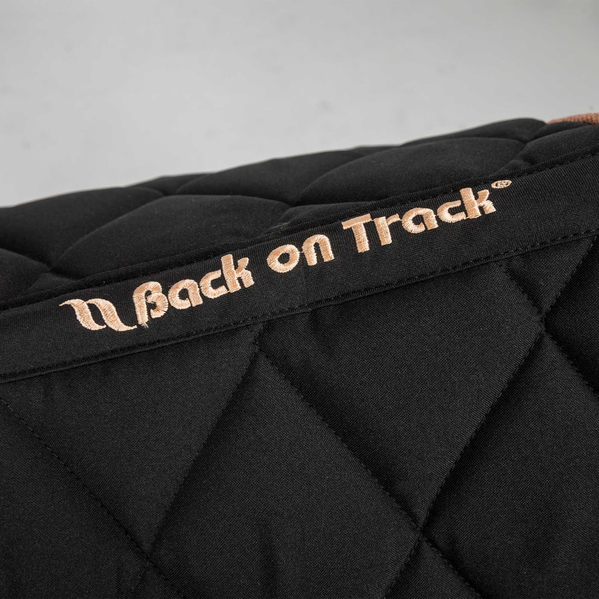 "Haze Collection" Saddle Pad Jumping - Black Rose