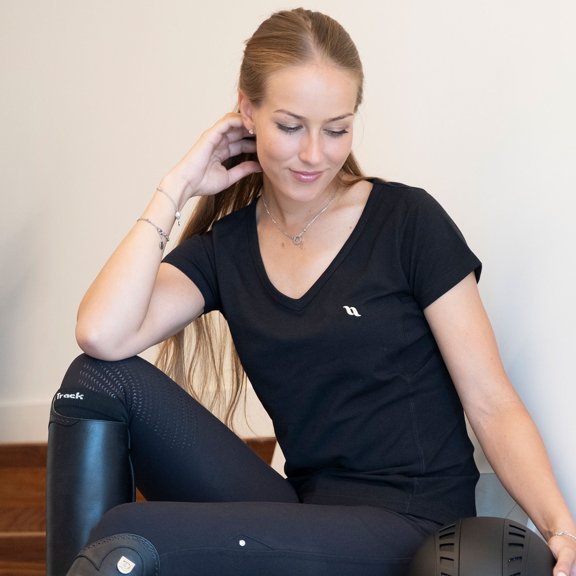 T-Shirt V-ringad - Back on Track Sverige (5300136804507)