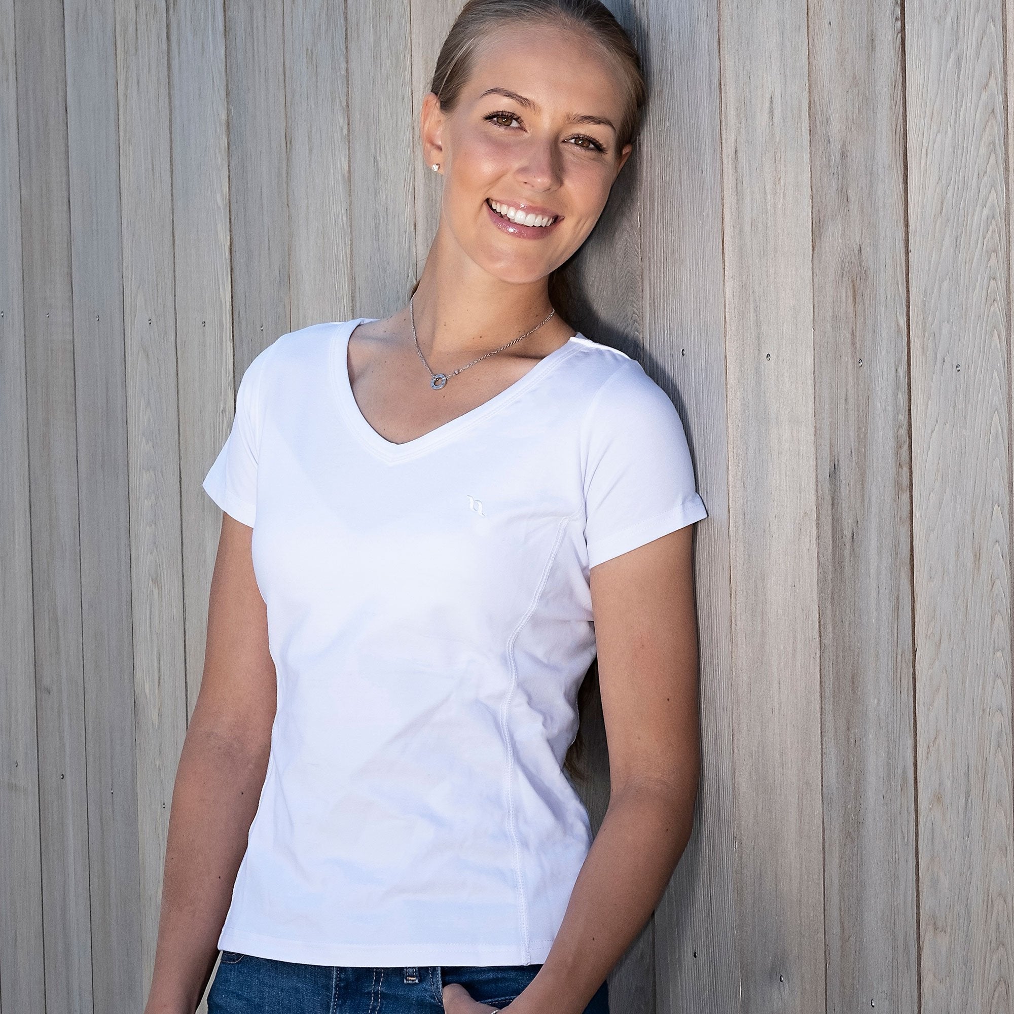 T-Shirt V-ringad - Back on Track Sverige (5300136804507)
