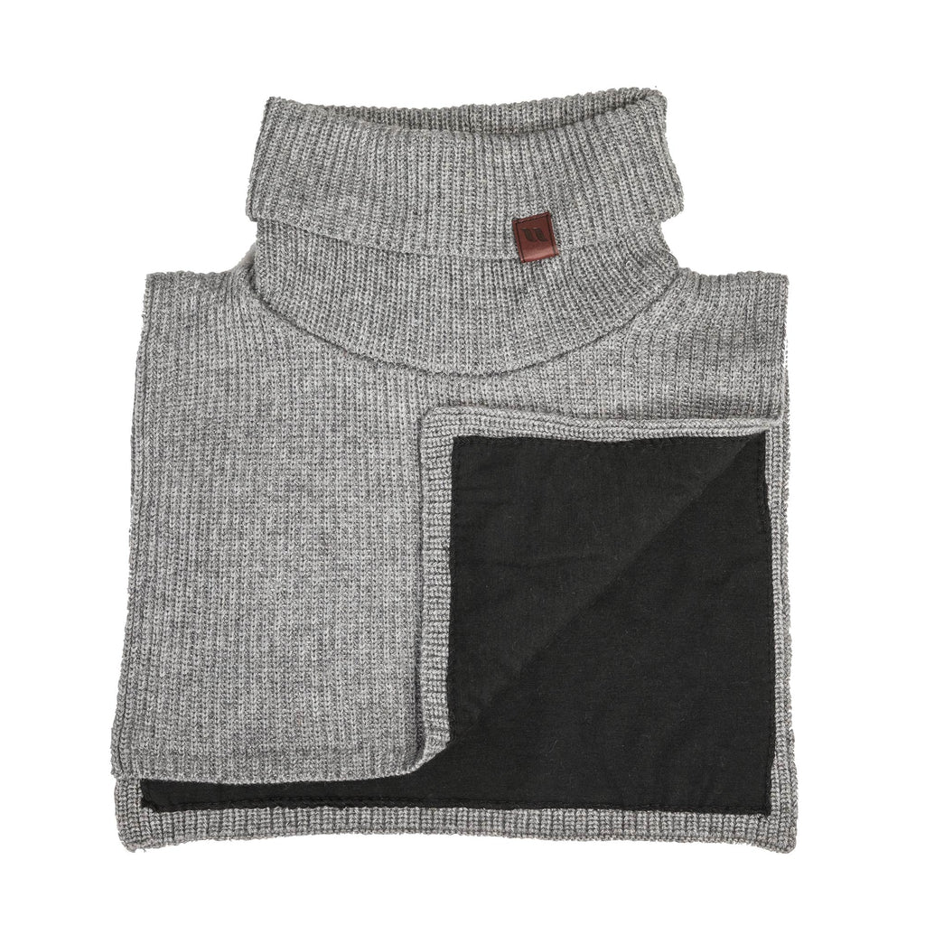 "Eli" turtleneck collar