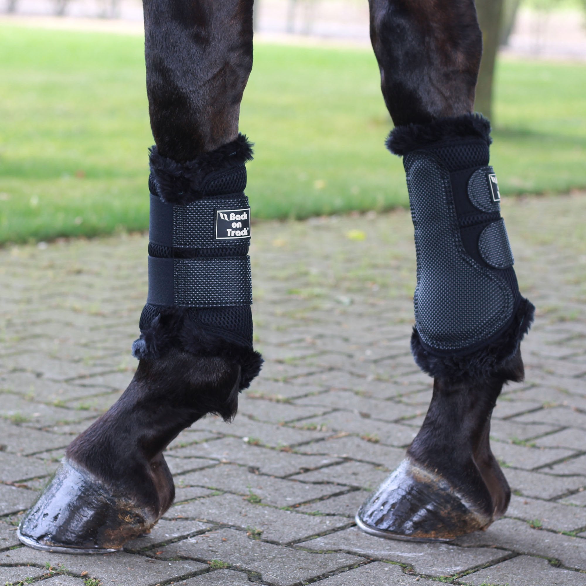 Brush boot 3D mesh fur - Back on Track Sverige (5300214628507)