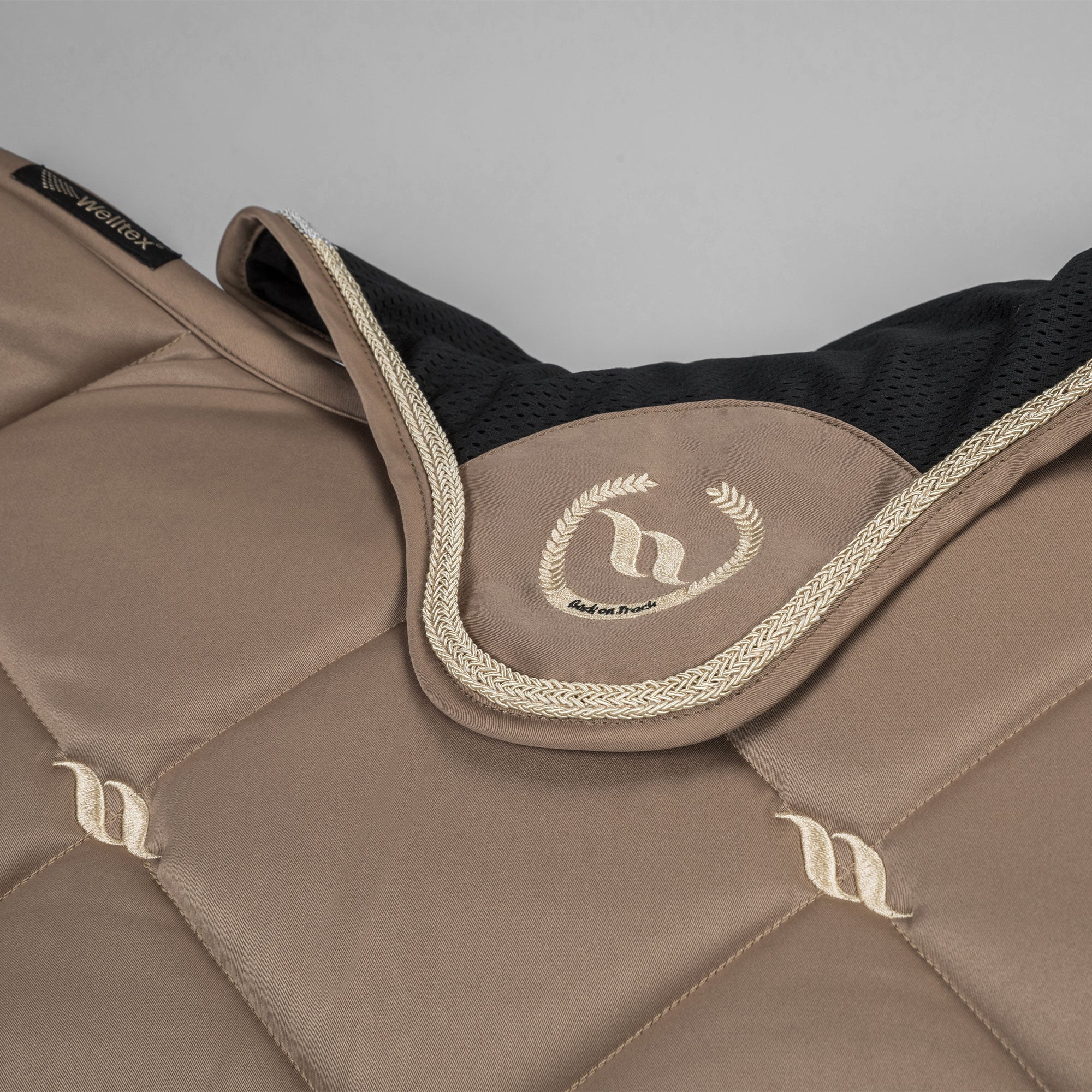 "Nights Collection" Horse Bonnet Nougat